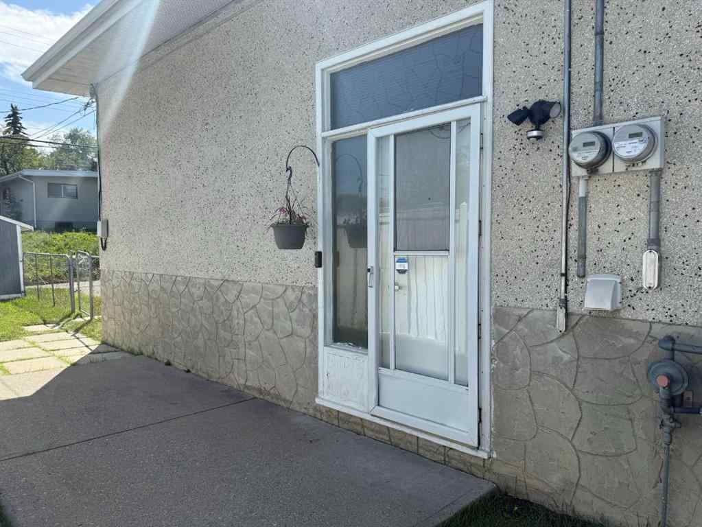 MLS® A2230953 - 7331 & 7329 Huntertown Crescent NW in Huntington Hills Calgary, Residential