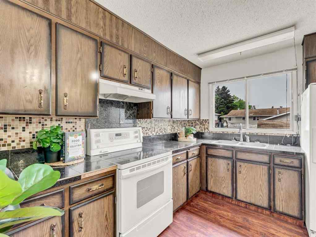 MLS® A2231003 - 219 Ross Glen Drive SE in Ross Glen Medicine Hat, Residential