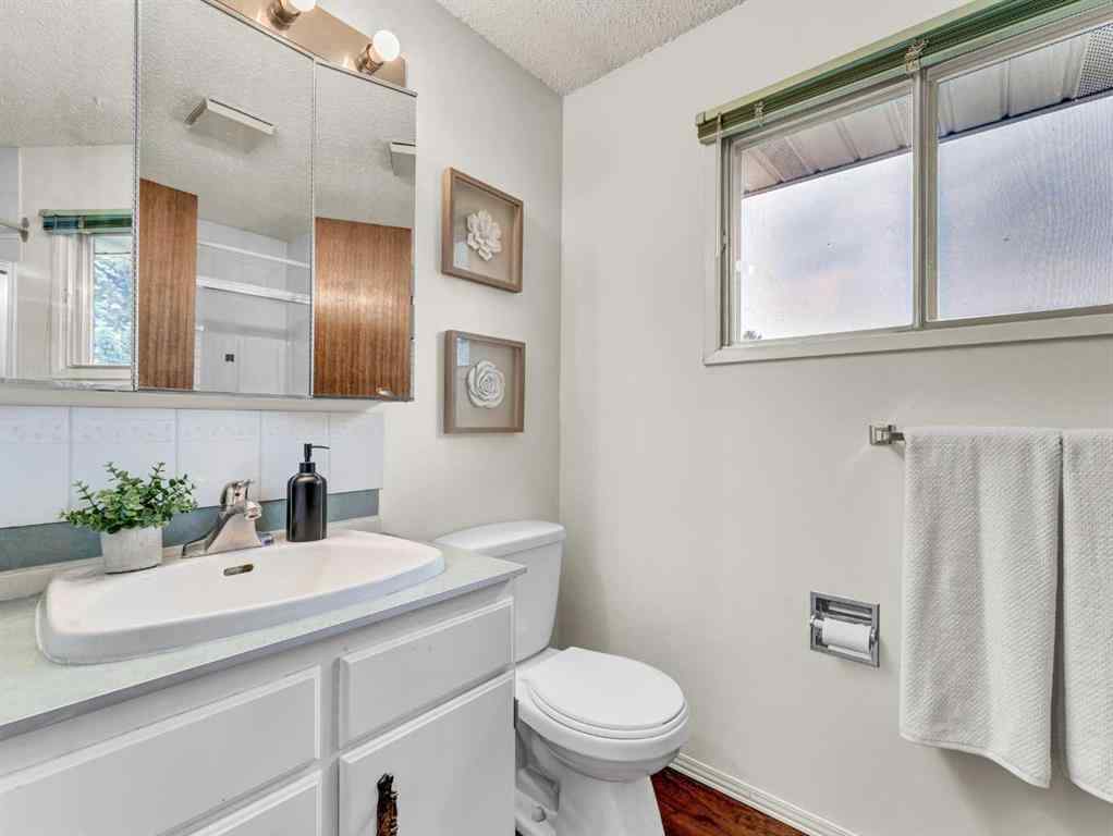 MLS® A2231003 - 219 Ross Glen Drive SE in Ross Glen Medicine Hat, Residential