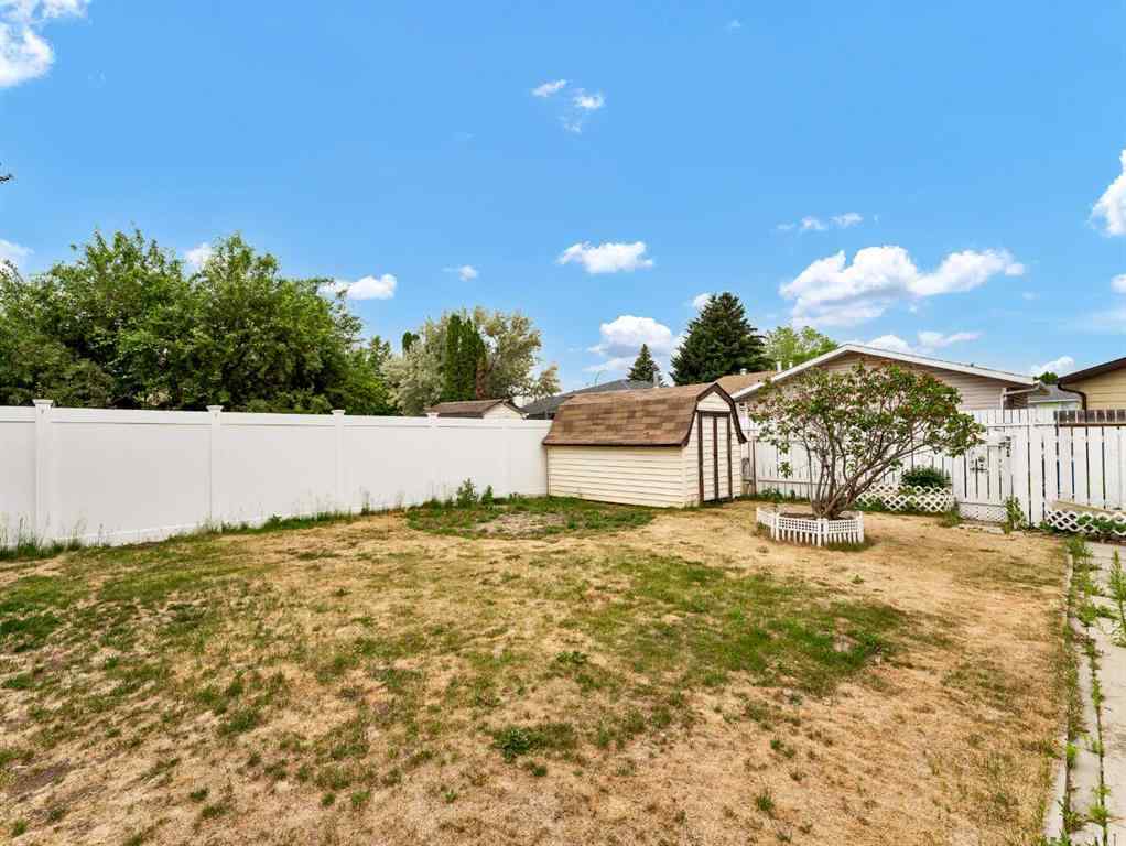 MLS® A2231003 - 219 Ross Glen Drive SE in Ross Glen Medicine Hat, Residential