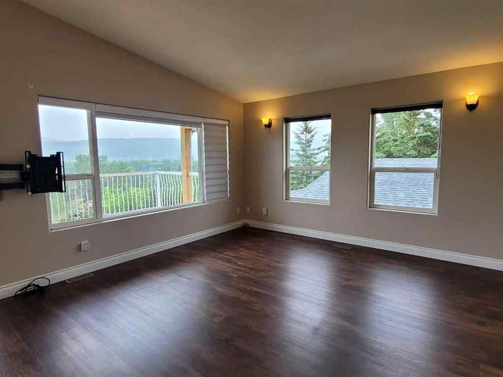 MLS® A2231034 - 10606 90 Street  in Upper West Peace Peace River, Residential