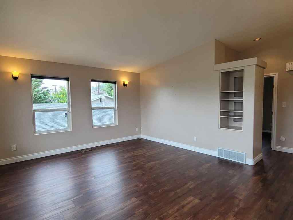 MLS® A2231034 - 10606 90 Street  in Upper West Peace Peace River, Residential