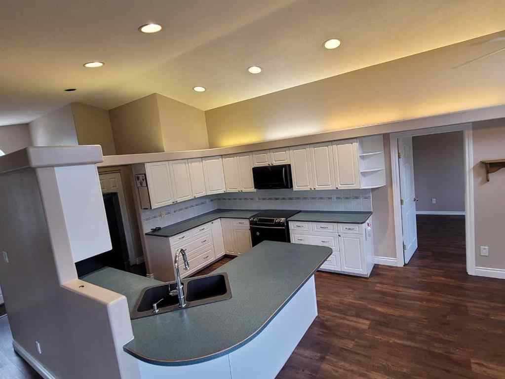 MLS® A2231034 - 10606 90 Street  in Upper West Peace Peace River, Residential