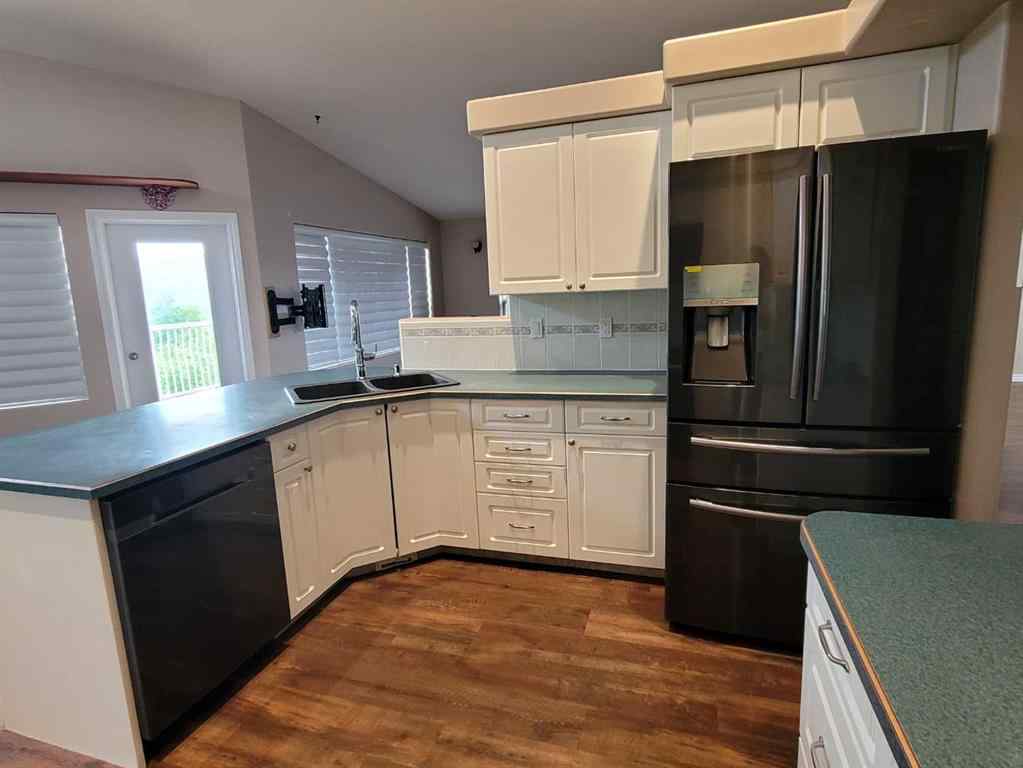 MLS® A2231034 - 10606 90 Street  in Upper West Peace Peace River, Residential