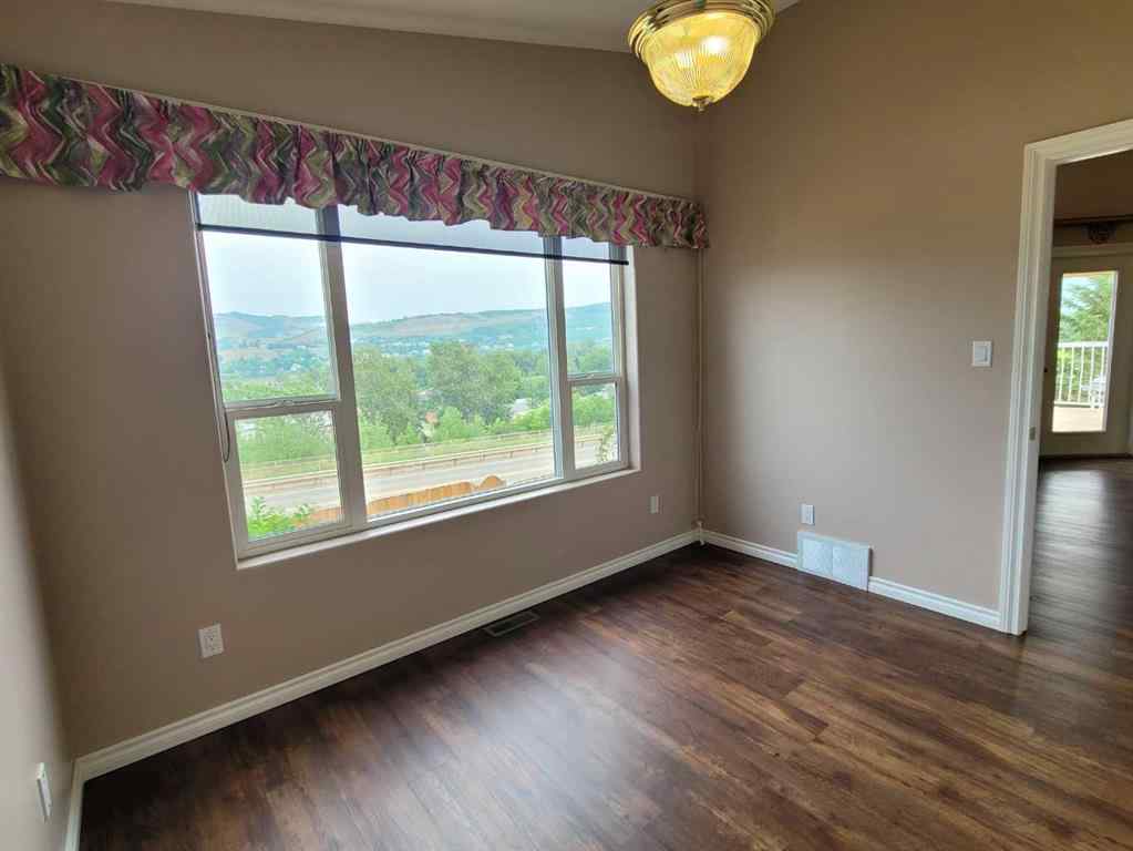 MLS® A2231034 - 10606 90 Street  in Upper West Peace Peace River, Residential