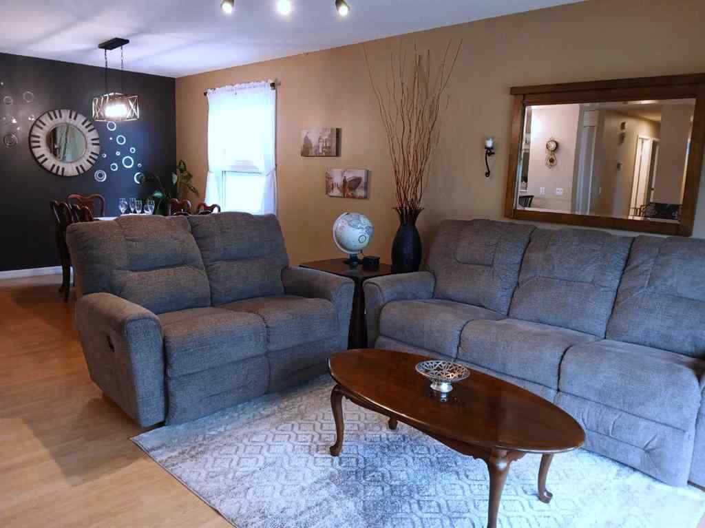 MLS® A2231045 - 3808 49A Avenue  in South Innisfail Innisfail, Residential