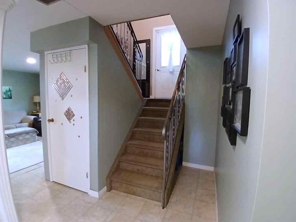 MLS® A2231045 - 3808 49A Avenue  in South Innisfail Innisfail, Residential