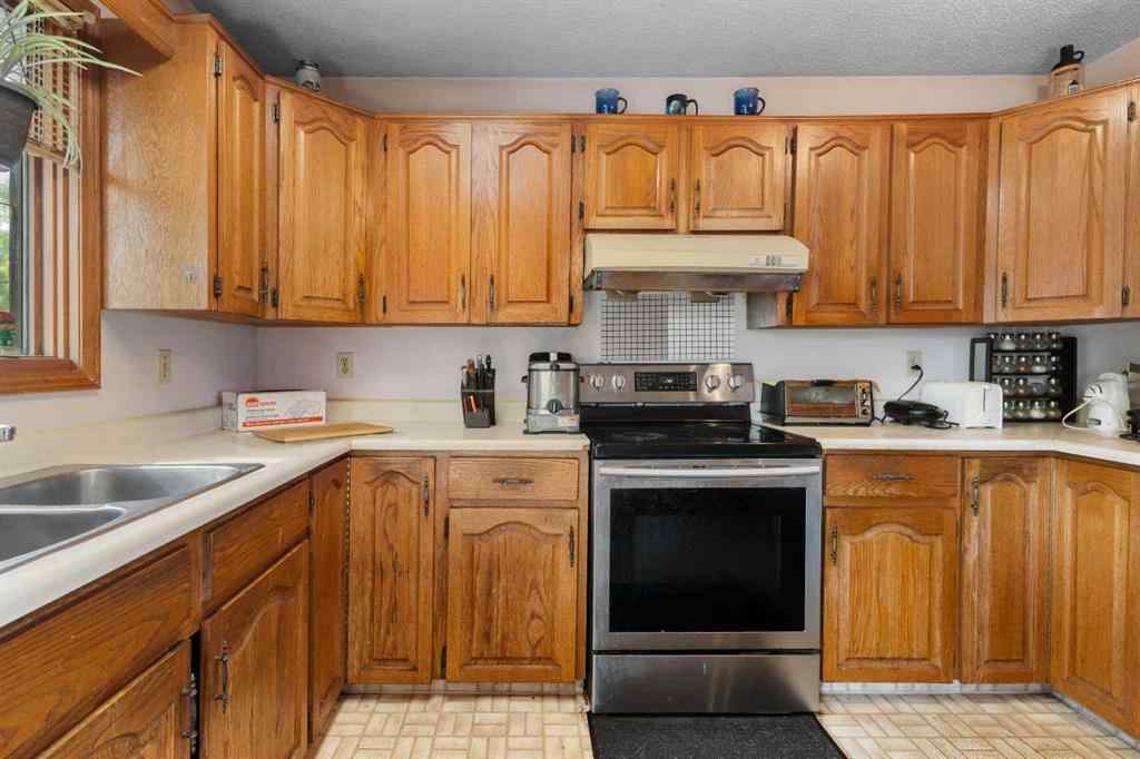 MLS® A2231092 - 92 Ventura Way NE in Vista Heights Calgary, Residential