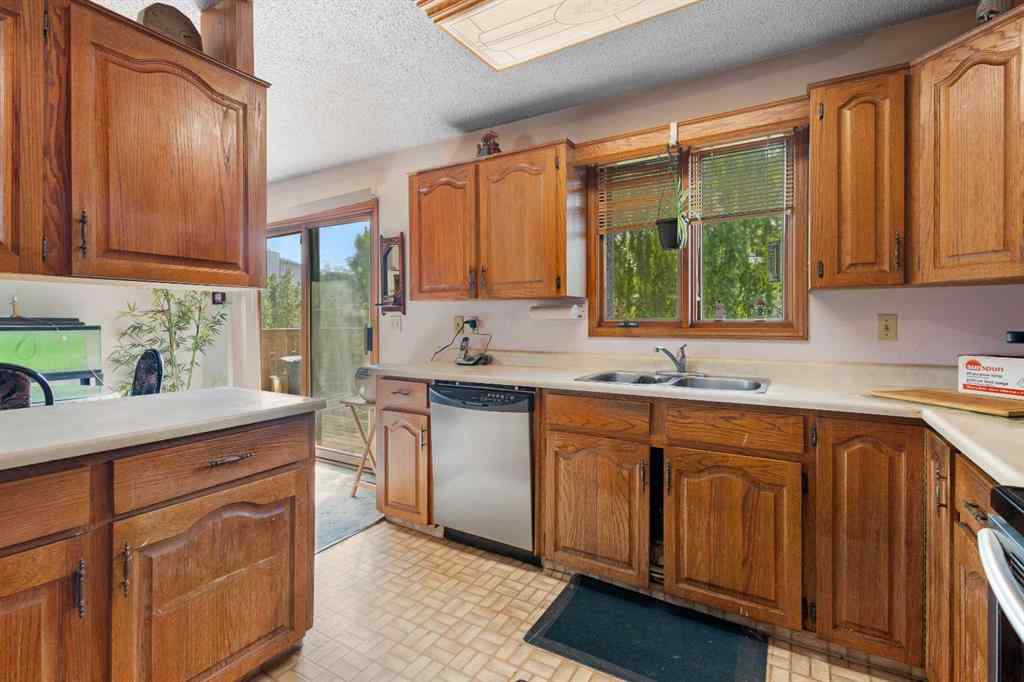 MLS® A2231092 - 92 Ventura Way NE in Vista Heights Calgary, Residential