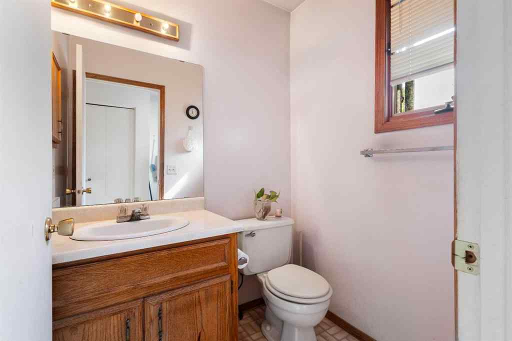MLS® A2231092 - 92 Ventura Way NE in Vista Heights Calgary, Residential