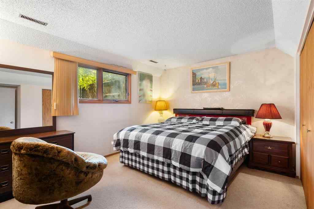 MLS® A2231092 - 92 Ventura Way NE in Vista Heights Calgary, Residential