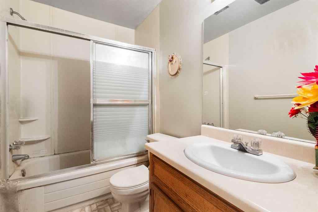 MLS® A2231092 - 92 Ventura Way NE in Vista Heights Calgary, Residential