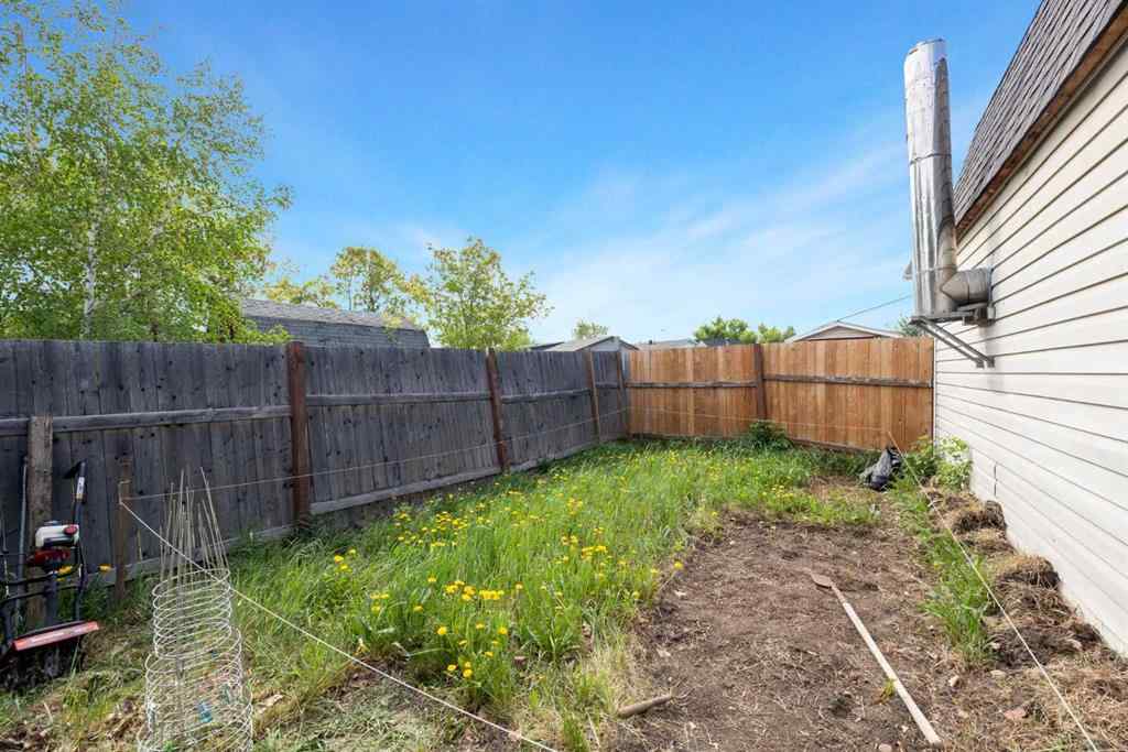 MLS® A2231146 - 216 Grenfell Crescent  in Gregoire Park Fort McMurray, Residential