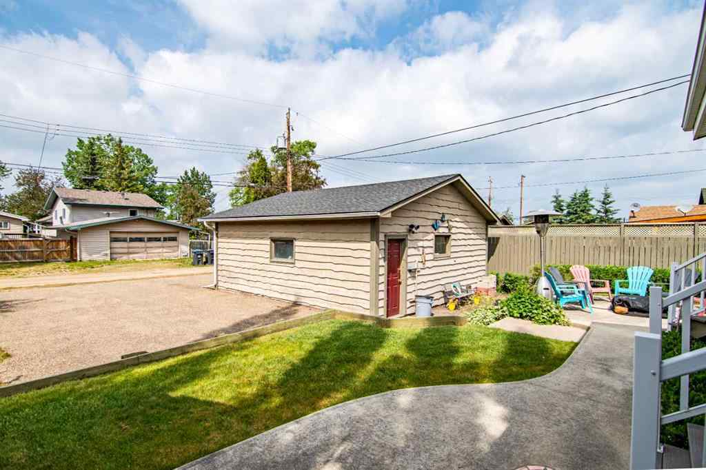 MLS® A2231160 - 5014 43 Street  in Cottage Area Sylvan Lake, Residential