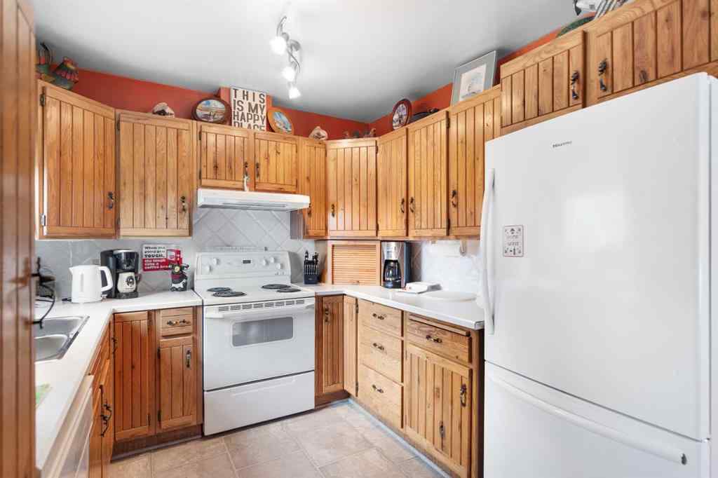 MLS® A2231160 - 5014 43 Street  in Cottage Area Sylvan Lake, Residential