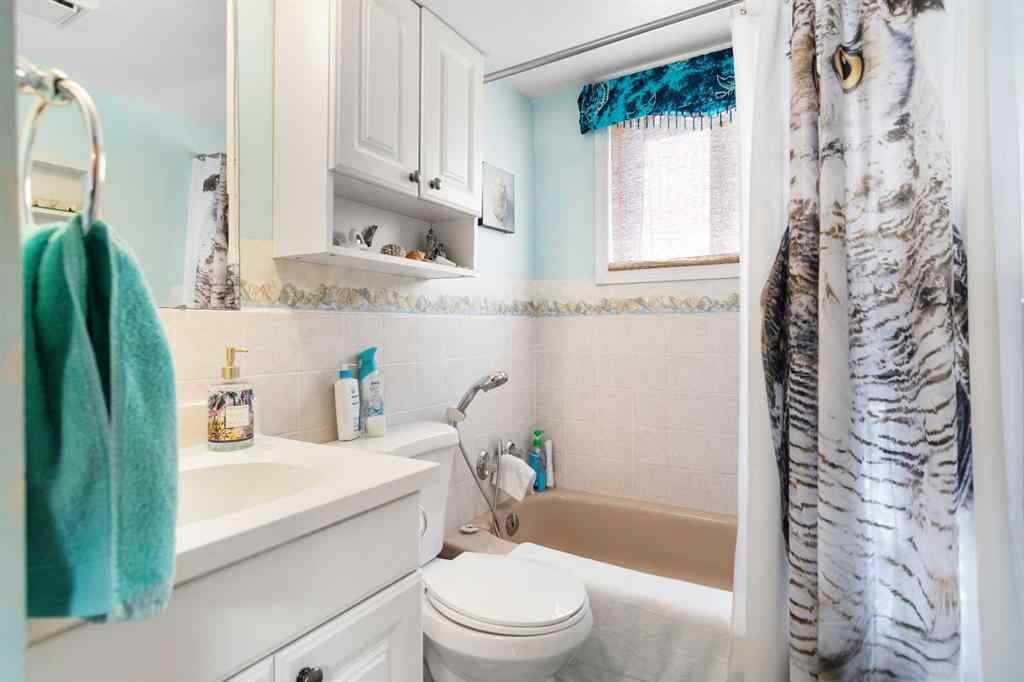 MLS® A2231160 - 5014 43 Street  in Cottage Area Sylvan Lake, Residential
