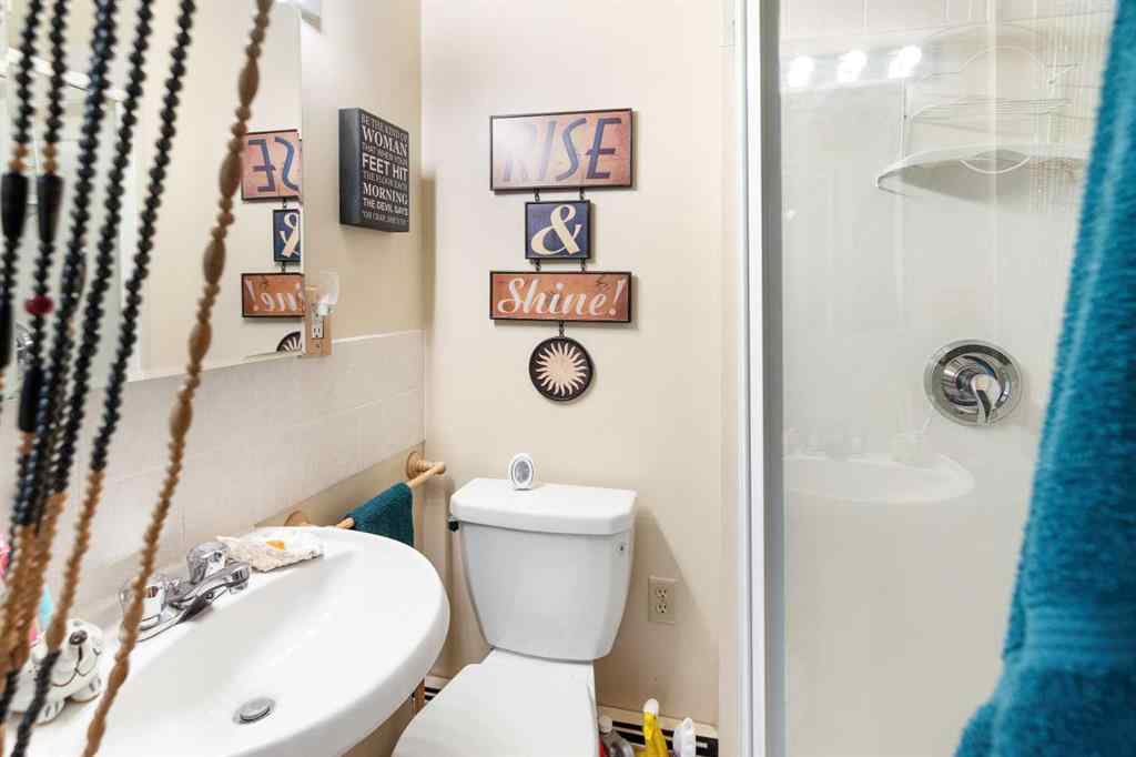 MLS® A2231160 - 5014 43 Street  in Cottage Area Sylvan Lake, Residential