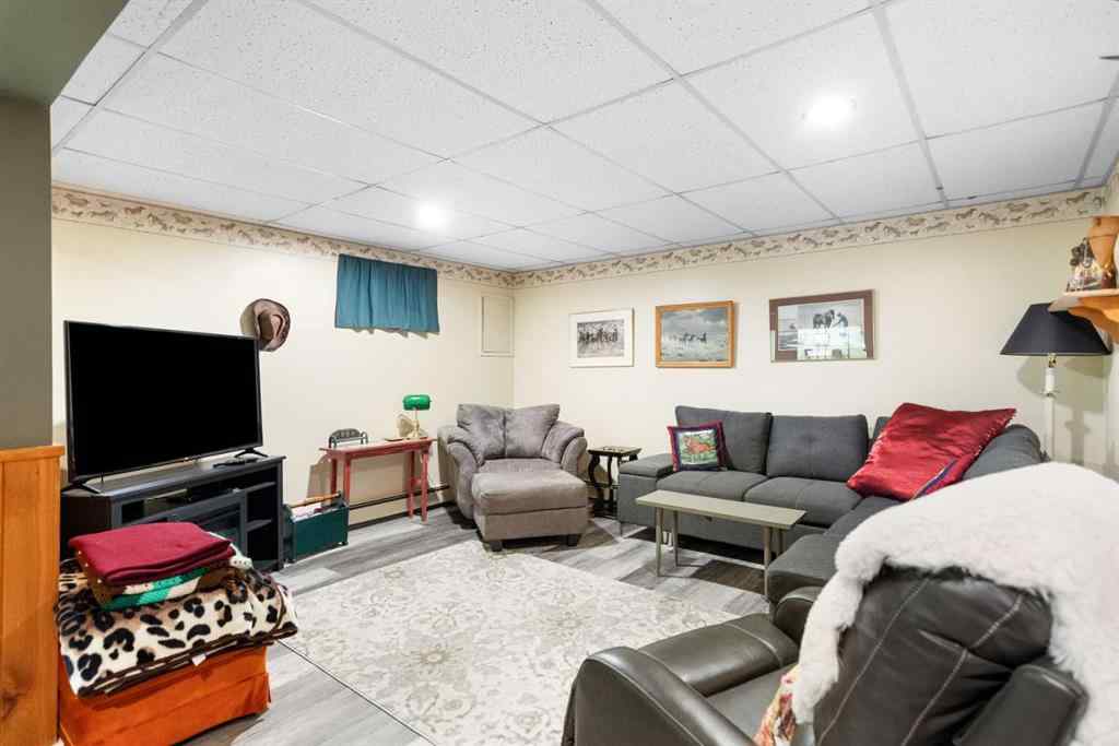 MLS® A2231160 - 5014 43 Street  in Cottage Area Sylvan Lake, Residential