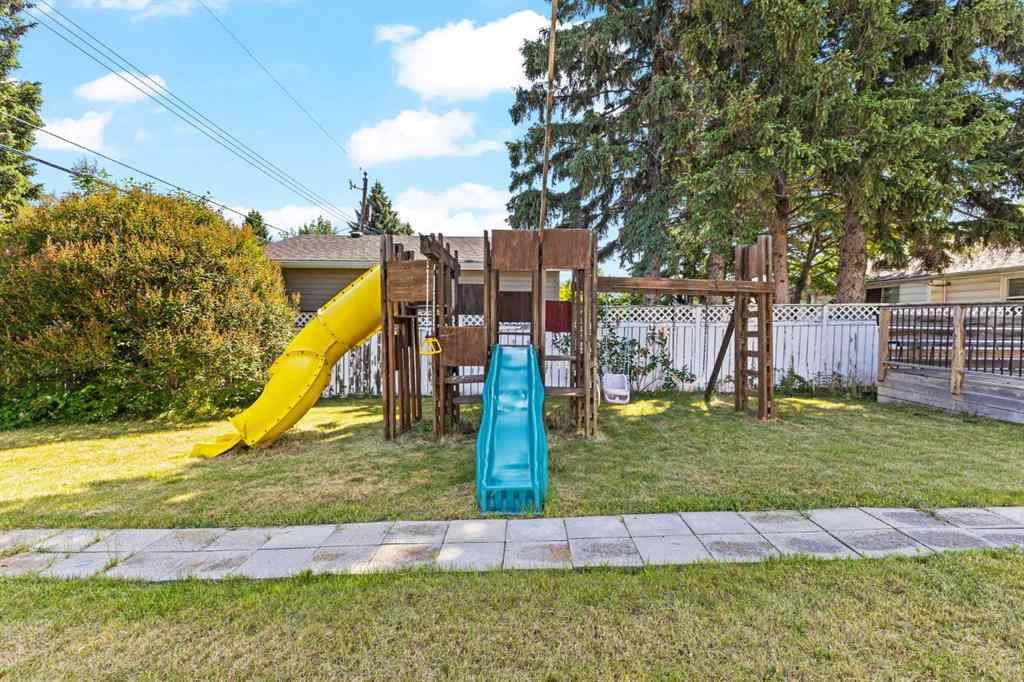 MLS® A2231220 - 424 Blackthorn Road NW in Thorncliffe Calgary, Residential