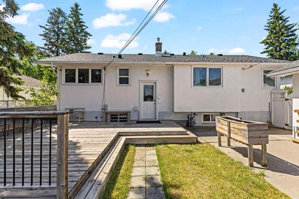 MLS® A2231220 - 424 Blackthorn Road NW in Thorncliffe Calgary, Residential