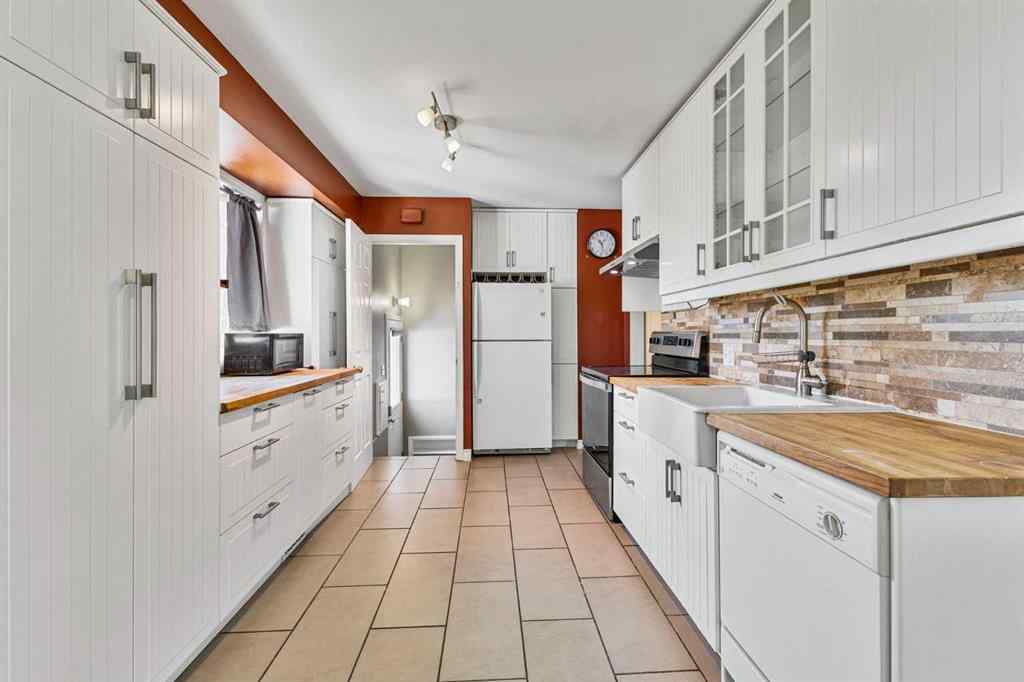 MLS® A2231220 - 424 Blackthorn Road NW in Thorncliffe Calgary, Residential