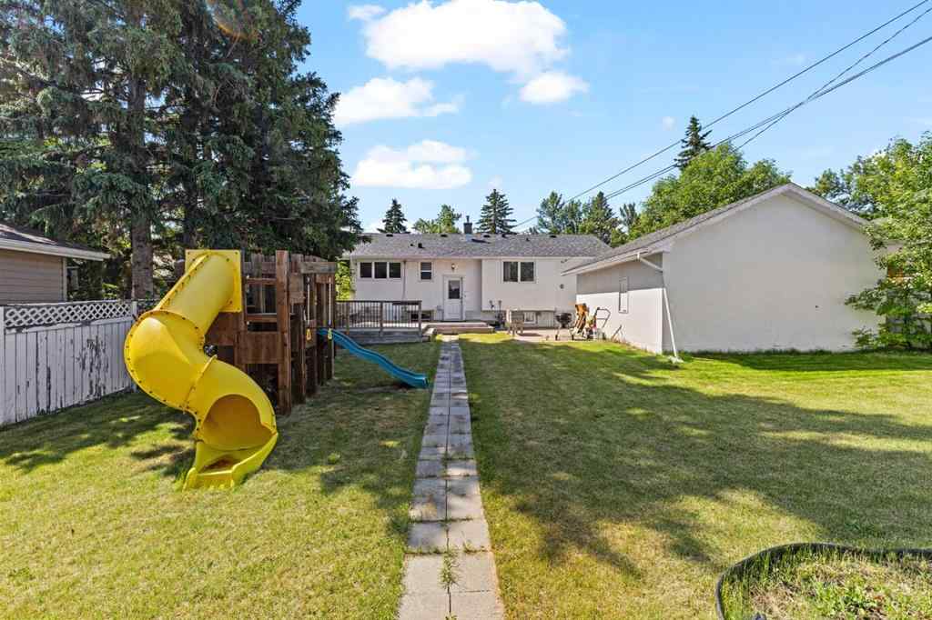 MLS® A2231220 - 424 Blackthorn Road NW in Thorncliffe Calgary, Residential