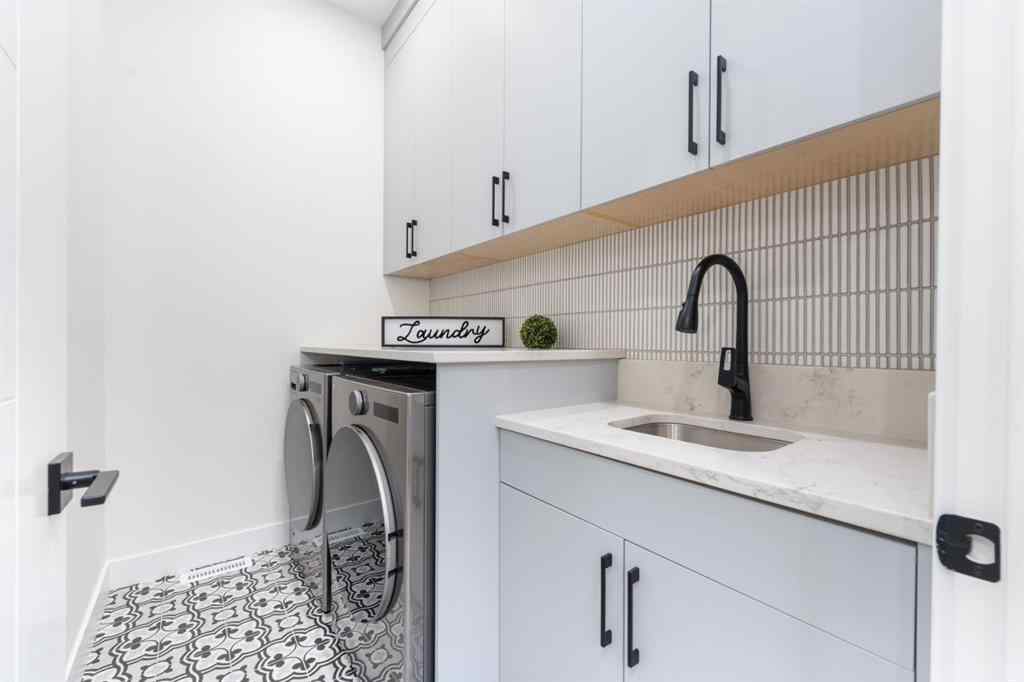 MLS® A2231269 - 2522 4 Avenue NW in West Hillhurst Calgary, Residential