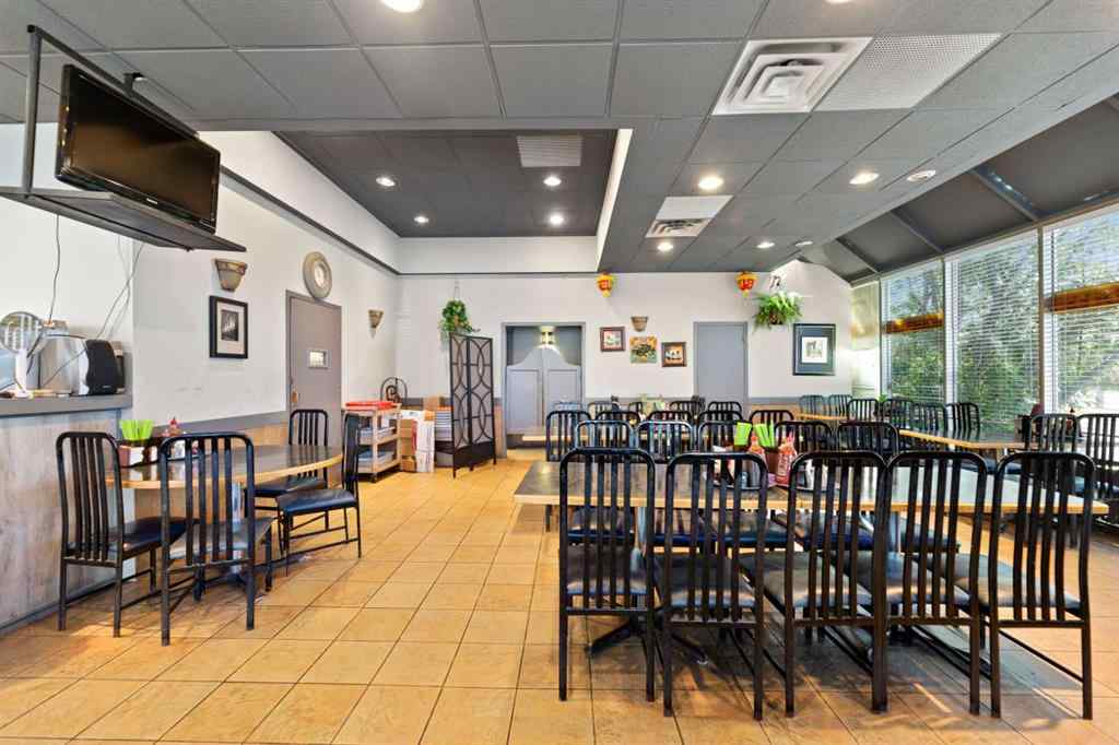 MLS® A2231327 - Unit #304 2066 18 Avenue NE in Vista Heights Calgary, Commercial