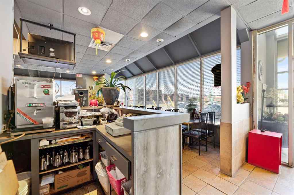 MLS® A2231327 - Unit #304 2066 18 Avenue NE in Vista Heights Calgary, Commercial