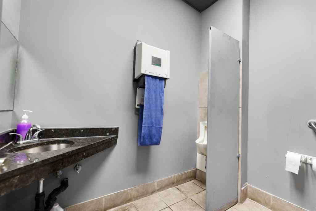 MLS® A2231327 - Unit #304 2066 18 Avenue NE in Vista Heights Calgary, Commercial