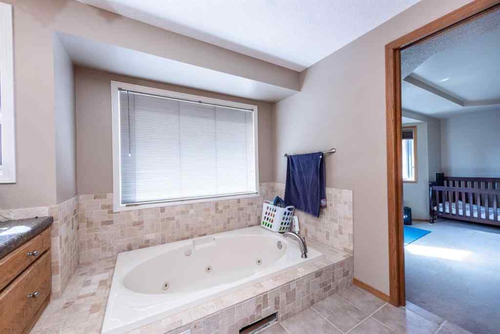 MLS® A2231360 - 363 Hawktree Circle NW in Hawkwood Calgary, Residential