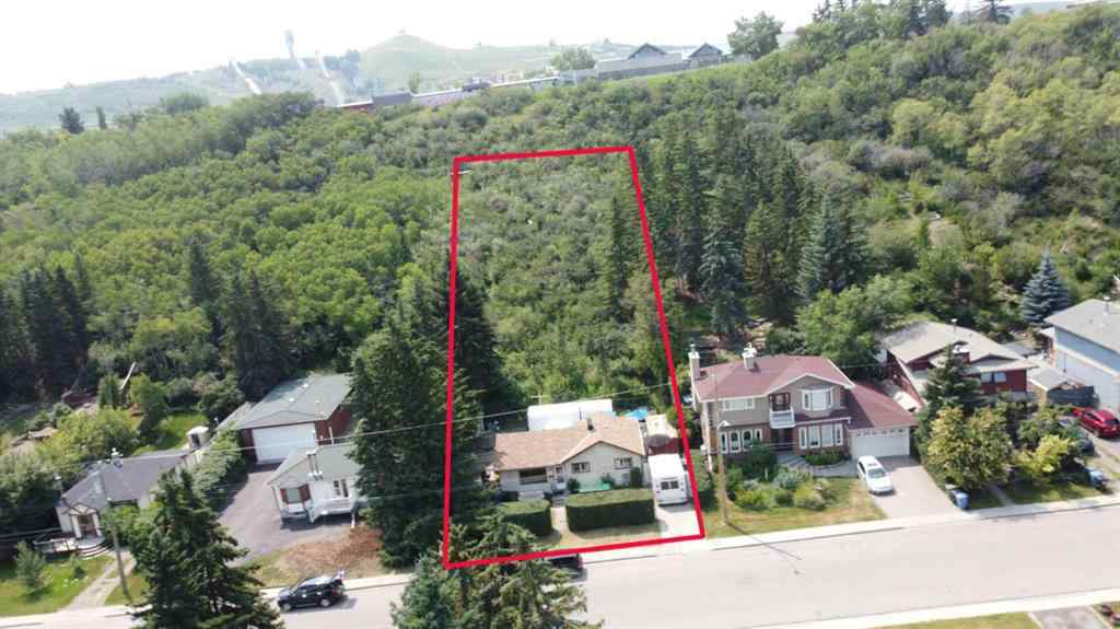 MLS® A2231432 - 8123 33 Avenue NW in Bowness Calgary, Residential