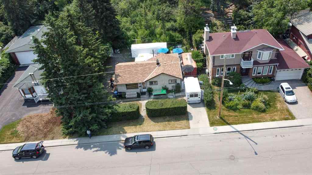 MLS® A2231432 - 8123 33 Avenue NW in Bowness Calgary, Residential