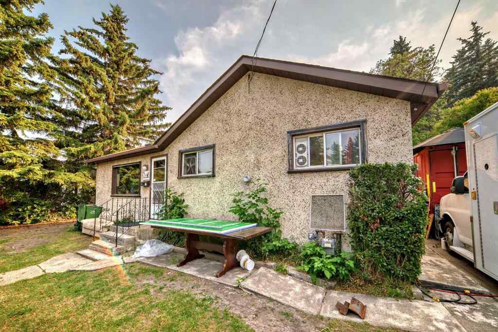 MLS® A2231432 - 8123 33 Avenue NW in Bowness Calgary, Residential
