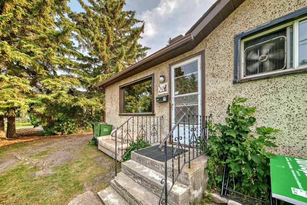 MLS® A2231432 - 8123 33 Avenue NW in Bowness Calgary, Residential