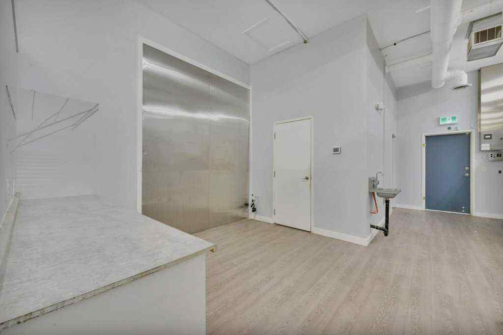 MLS® A2231462 - Unit #Bay 4 21 Beju Industrial Drive   in Beju Industrial Park Sylvan Lake, Commercial
