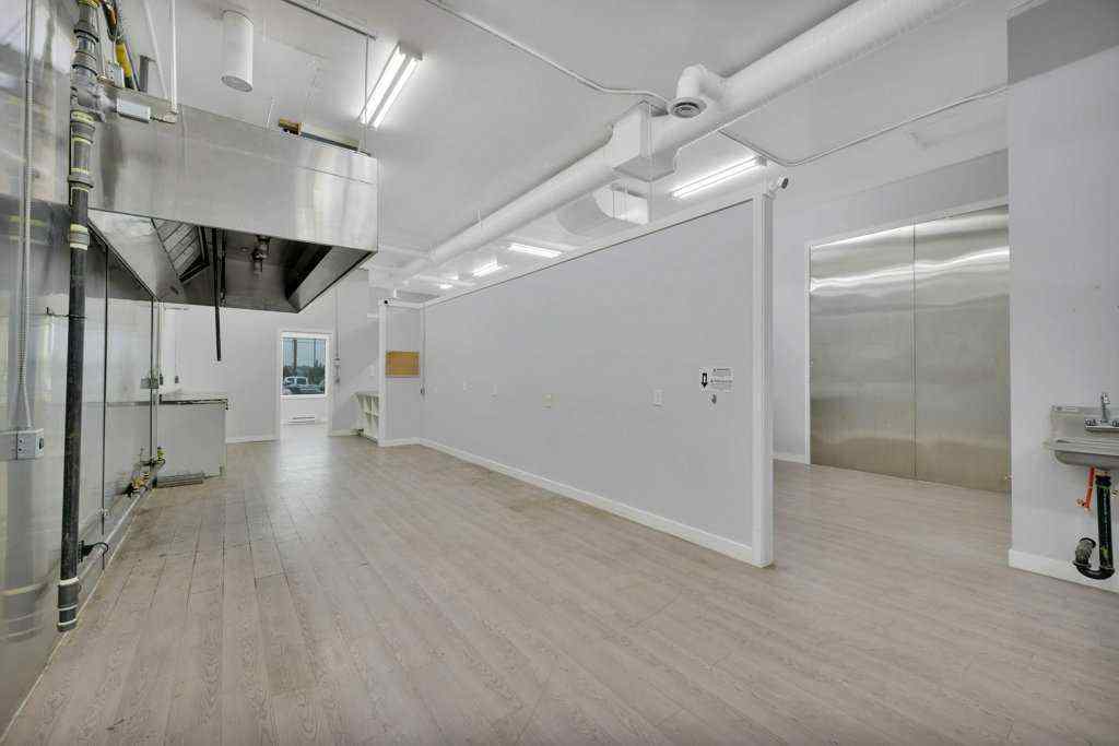 MLS® A2231462 - Unit #Bay 4 21 Beju Industrial Drive   in Beju Industrial Park Sylvan Lake, Commercial
