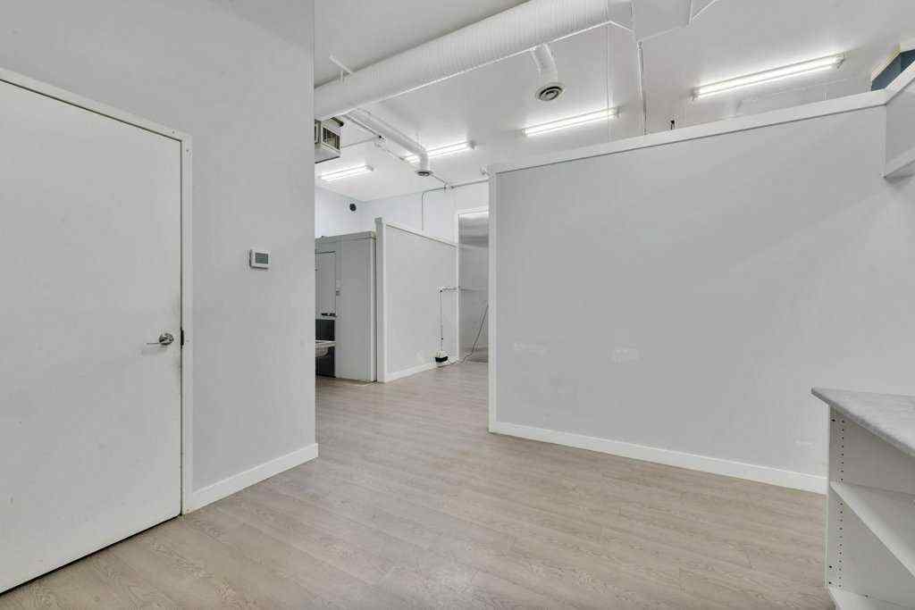 MLS® A2231462 - Unit #Bay 4 21 Beju Industrial Drive   in Beju Industrial Park Sylvan Lake, Commercial