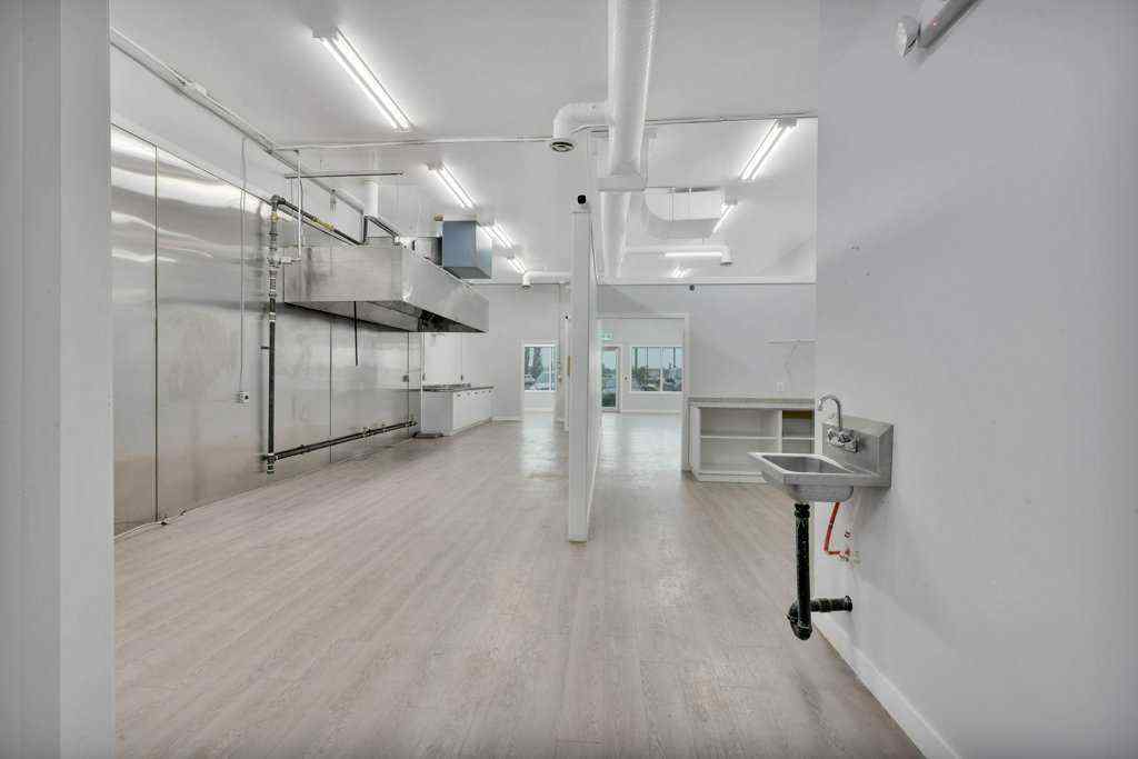 MLS® A2231462 - Unit #Bay 4 21 Beju Industrial Drive   in Beju Industrial Park Sylvan Lake, Commercial