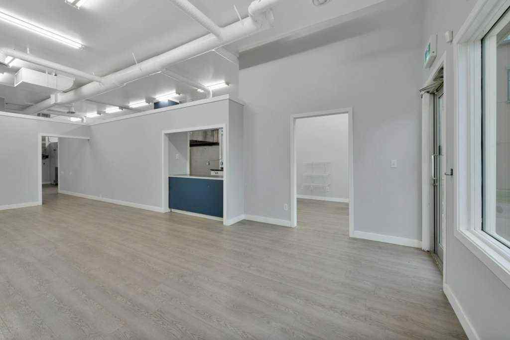 MLS® A2231462 - Unit #Bay 4 21 Beju Industrial Drive   in Beju Industrial Park Sylvan Lake, Commercial