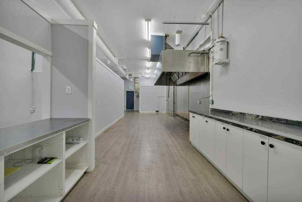 MLS® A2231462 - Unit #Bay 4 21 Beju Industrial Drive   in Beju Industrial Park Sylvan Lake, Commercial