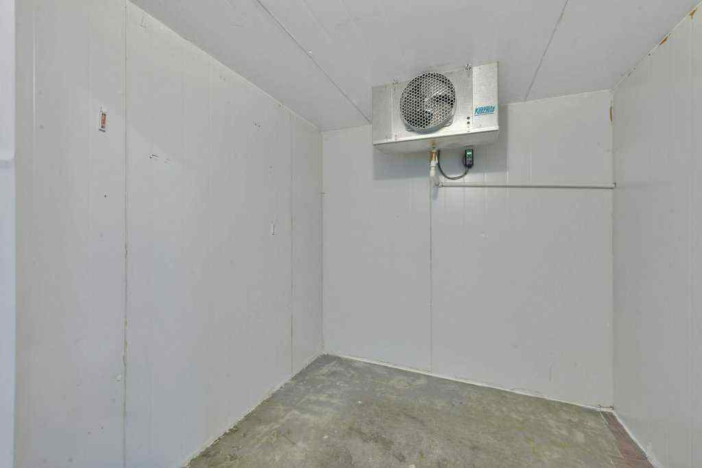 MLS® A2231462 - Unit #Bay 4 21 Beju Industrial Drive   in Beju Industrial Park Sylvan Lake, Commercial