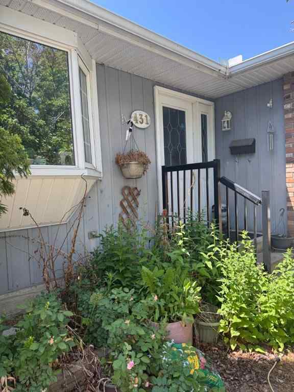 MLS® A2231588 - 431 Queen Charlotte Drive SE in Queensland Calgary, Residential