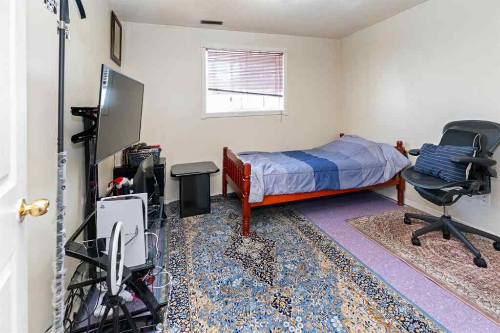 MLS® A2231609 - 6967 Laguna Way NE in Monterey Park Calgary, Residential