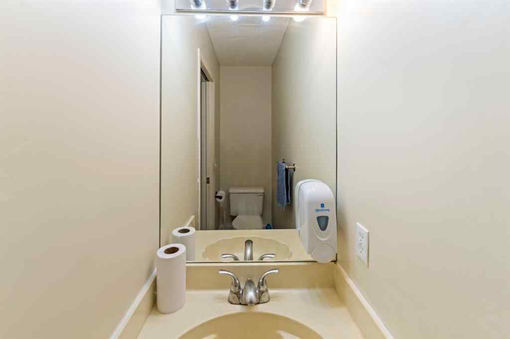 MLS® A2231609 - 6967 Laguna Way NE in Monterey Park Calgary, Residential