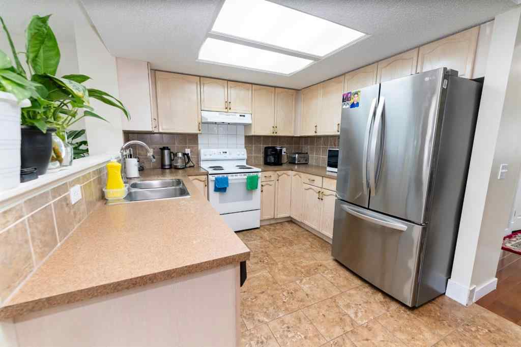 MLS® A2231609 - 6967 Laguna Way NE in Monterey Park Calgary, Residential