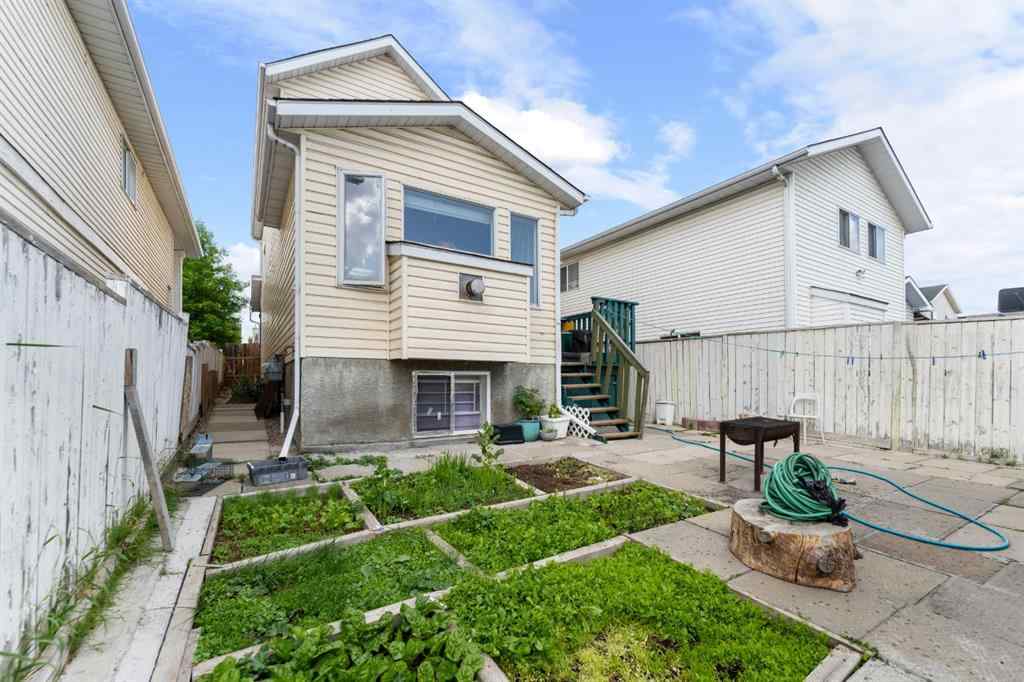 MLS® A2231609 - 6967 Laguna Way NE in Monterey Park Calgary, Residential