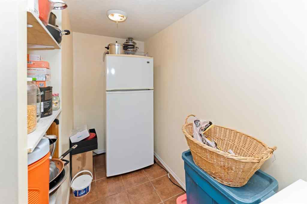 MLS® A2231609 - 6967 Laguna Way NE in Monterey Park Calgary, Residential