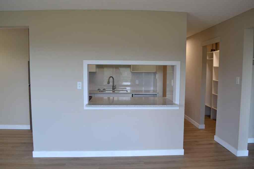 MLS® A2231636 - Unit #305 431c Huntsville Crescent NW in Huntington Hills Calgary, Residential