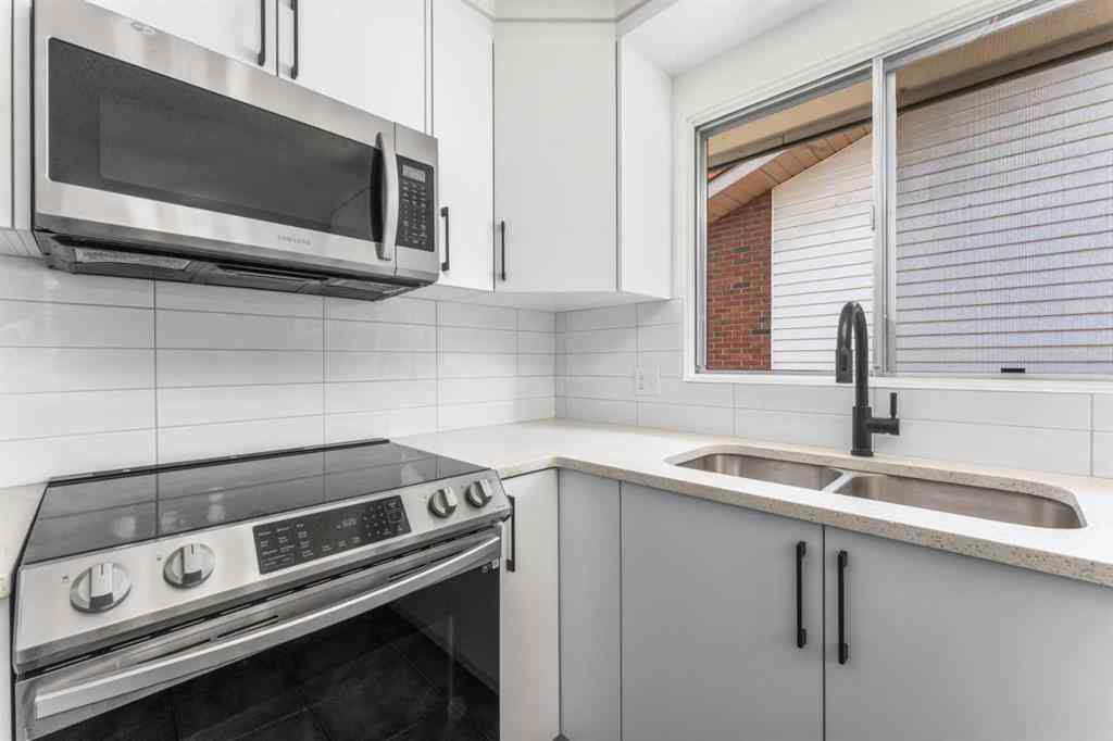 MLS® A2231696 - 6267 Silver Springs Hill NW in Silver Springs Calgary, Residential